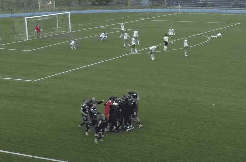 Radość piłakrzy Wisły II Płock po wyrównaniu w ostatniej sekundzie meczu ze Świtem Nowy Dwór Mazowiecki (16. kolejka Betclic 3. Liga)